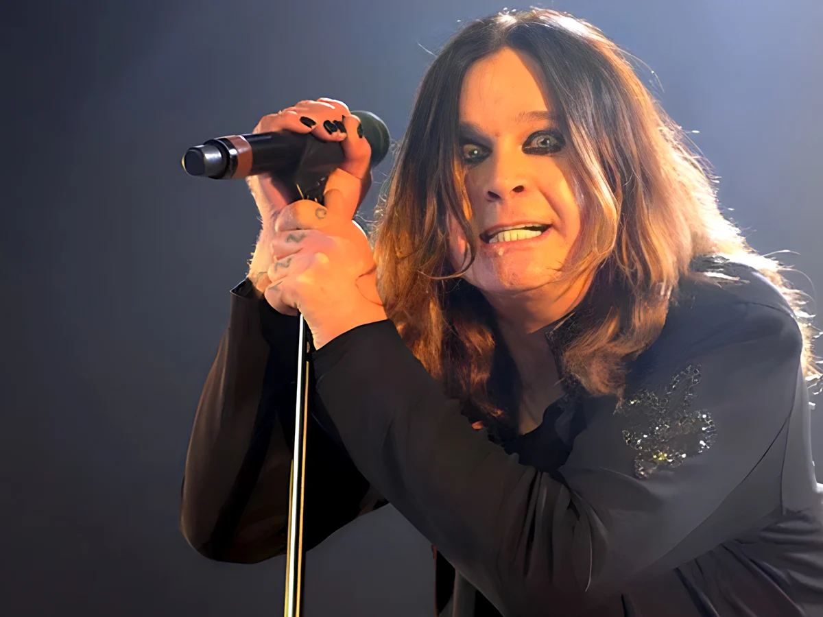 なぜOzzy Osbourneは2018年にツアーから引退することを決めたのですか？