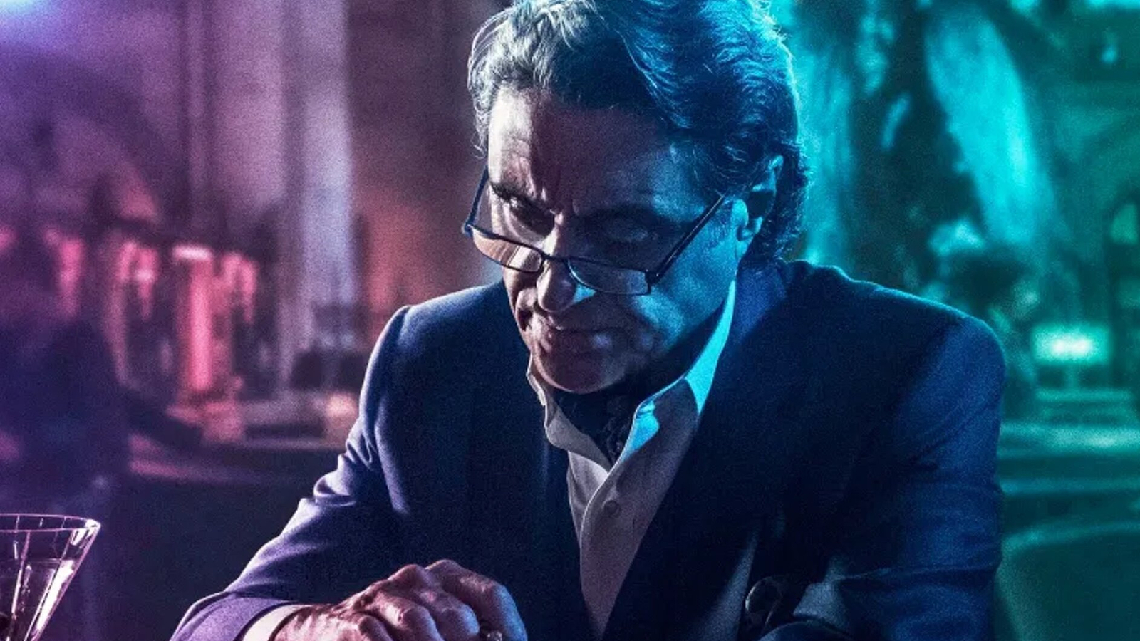 『ジョン・ウィック3』プロデューサー、ウィンストンがキアヌ・リーブスのヒットマンを撃った理由を説明